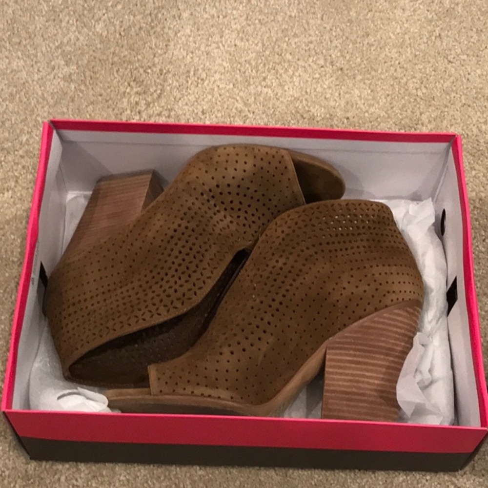 Vince Camuto heels